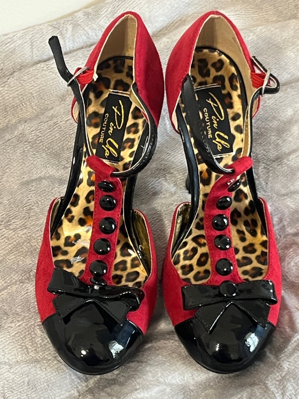NWOB Pin Up Couture Smitten 10 Red & Black T-Strap Women’s Pumps Size 5 womens